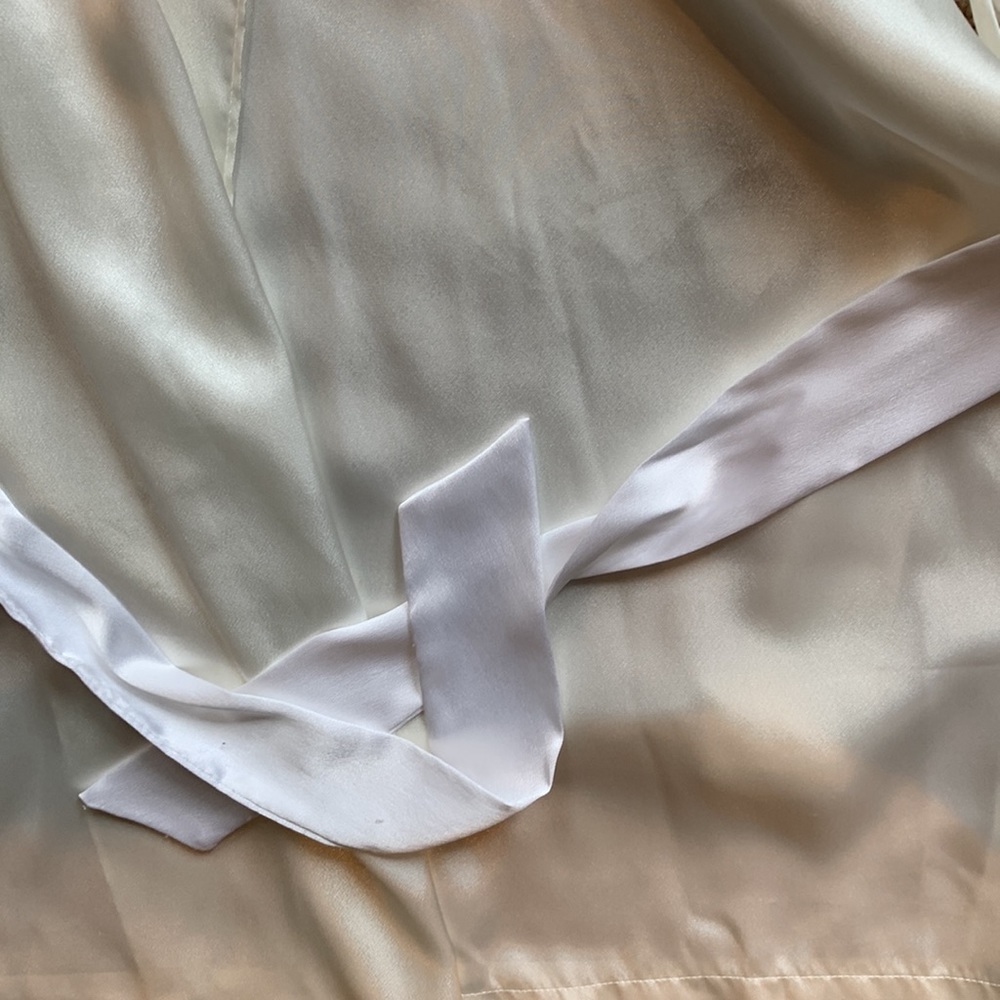 Victoria’s secret’s Satin Robe - Picture 14 of 14